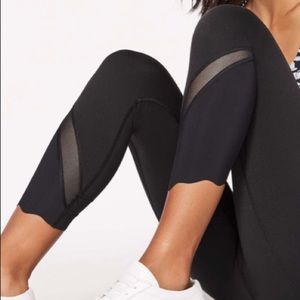 RARE Lululemon *SE Roll Down Scallop Crop Black Tights Size 6
